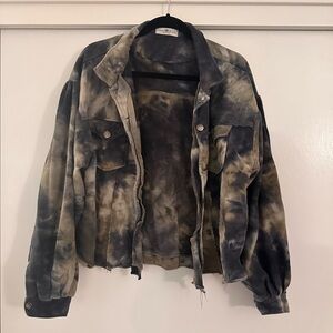 NATURAL LIFE Tie-Dye Distressed Jacket in Olive Green and Black